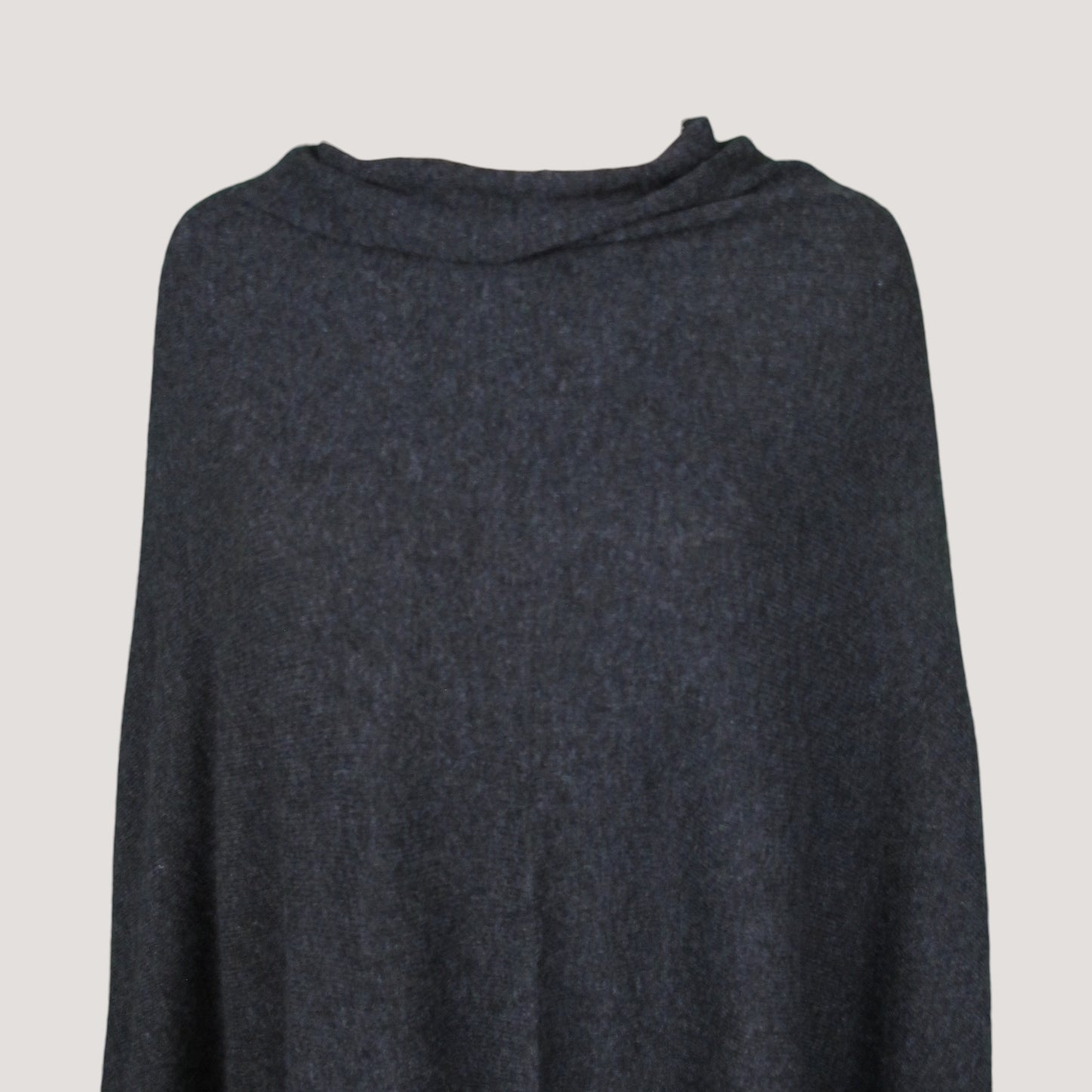 Hope Stickad Ull Poncho Mörk Grå